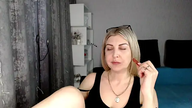 Amelia Harper online show from March 13, 2:44 pm