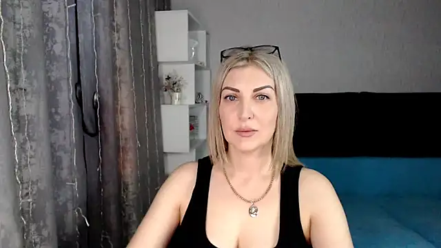 Amelia Harper online show from March 14, 1:35 pm