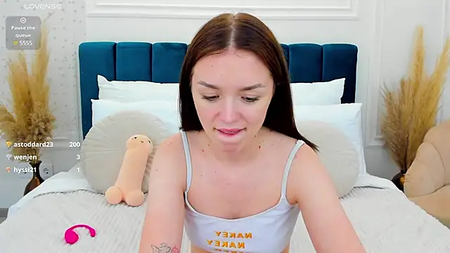 Snapshot of VirginOlly chatting on March 2, 4:42 pm VirginOlly online show from March 2, 4:42 pm