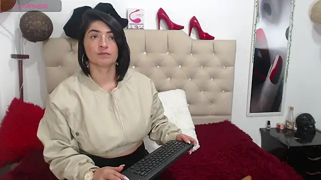 karenlennox1 online show from December 27, 11:31 pm