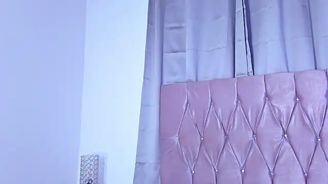 Snapshot of Ashley_piinkk_ chatting on February 10, 11:04 am Ashley piinkk  online show from February 10, 11:04 am