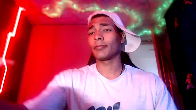 Snapshot of Jhonyblack_1 chatting on December 3, 7:12 pm Jhonyblack 1 online show from December 3, 7:12 pm