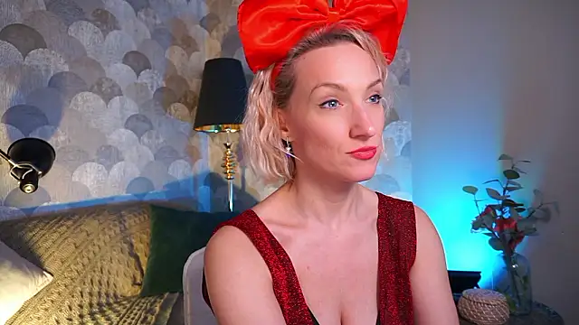 UmaTruewoman online show from December 3, 9:00 am