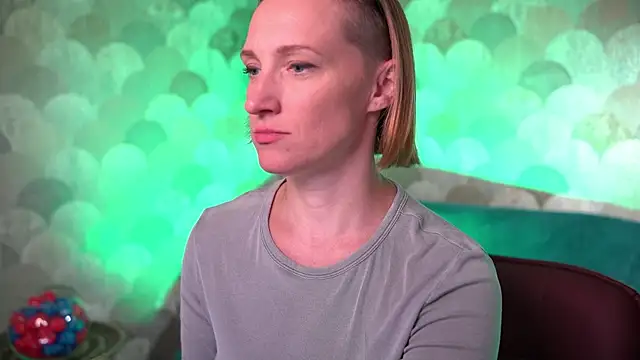 Snapshot of UmaTruewoman chatting on December 23, 5:49 am UmaTruewoman online show from December 23, 5:49 am