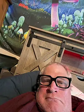 Snapshot of Mimmoromeo1973 chatting on February 12, 5:41 pm Mimmoromeo1973 online show from February 12, 5:41 pm