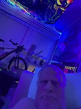 Mimmoromeo1973 online show from May 6, 7:57 am