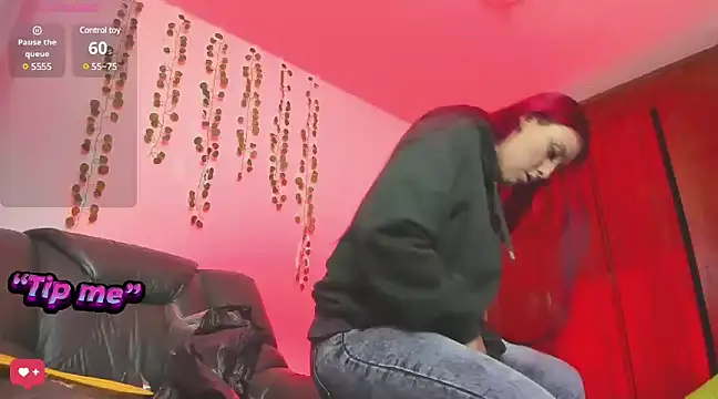 bonnie moon  online show from December 18, 11:08 pm