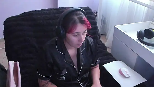 bonnie moon  online show from October 11, 8:18 pm