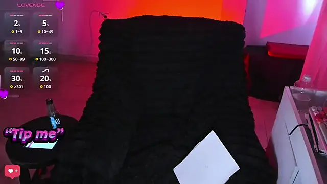 bonnie moon  online show from October 24, 8:38 pm