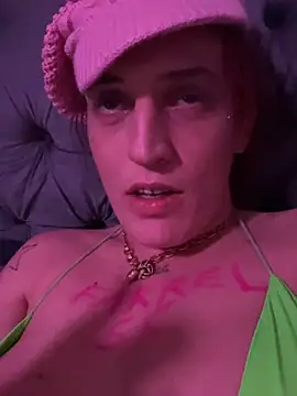 Haleytightlips1986 online show from April 4, 9:45 pm