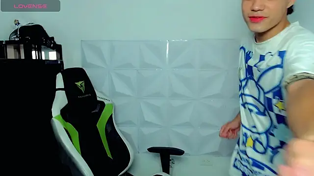 Snapshot of bby_santi chatting on December 5, 3:50 pm bby santi online show from December 5, 3:50 pm