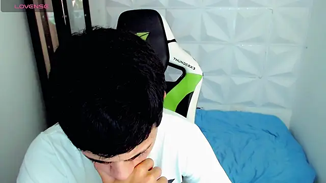 Snapshot of bby_santi chatting on December 11, 4:09 pm bby santi online show from December 11, 4:09 pm