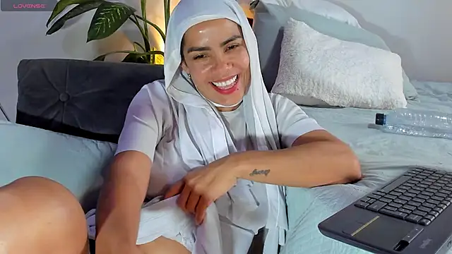 Snapshot of ClaraMariaMon chatting on January 31, 8:54 pm ClaraMariaMon online show from January 31, 8:54 pm