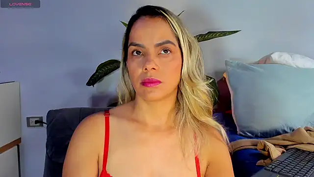 Snapshot of ClaraMariaMon chatting on February 14, 4:41 pm ClaraMariaMon online show from February 14, 4:41 pm