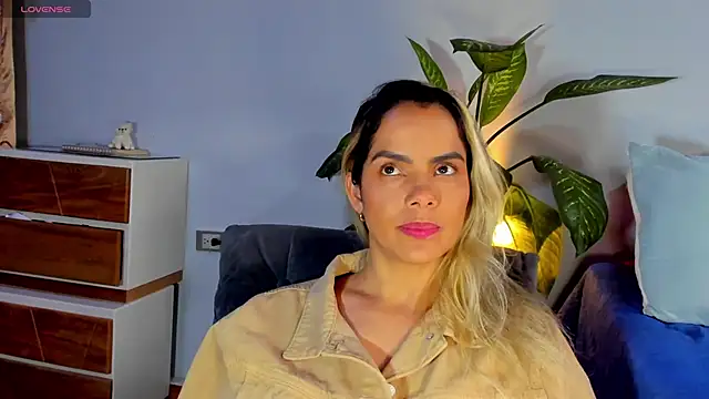 Snapshot of ClaraMariaMon chatting on February 14, 7:44 pm ClaraMariaMon online show from February 14, 7:44 pm