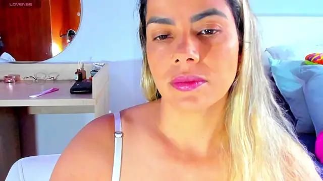 Snapshot of ClaraMariaMon chatting on March 22, 4:26 pm ClaraMariaMon online show from March 22, 4:26 pm