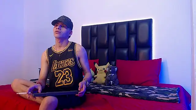 Brutal Sex Fucking online show from February 25, 9:35 pm