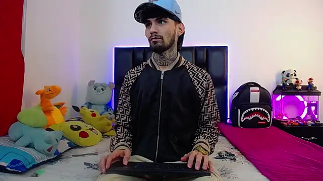 Snapshot of Brutal_Sex_Fucking chatting on June 27, 4:28 am Brutal Sex Fucking online show from June 27, 4:28 am