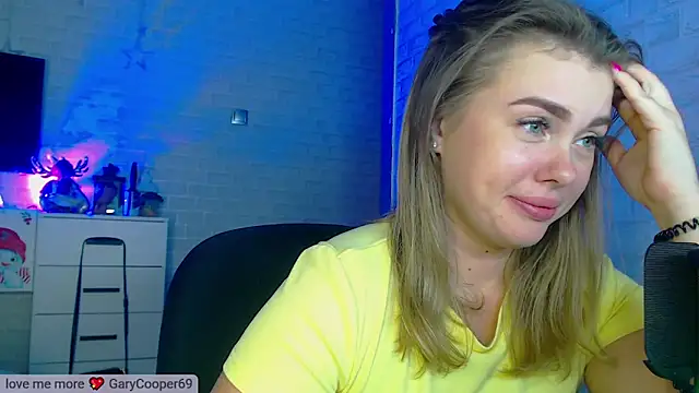 SuchCute online show from March 8, 1:57 pm