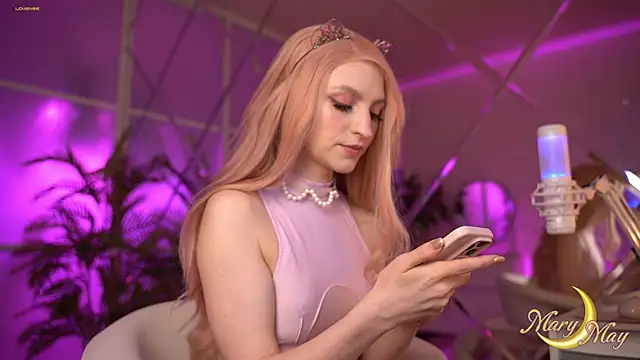 Snapshot of marylunamay chatting on January 24, 10:08 pm marylunamay online show from January 24, 10:08 pm