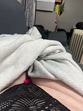 honeyyy24 online show from March 8, 6:26 pm