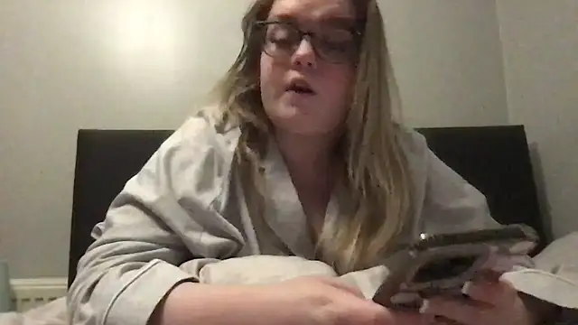 honeyyy24 online show from September 20, 11:50 pm