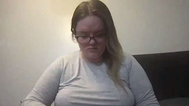 honeyyy24 online show from October 20, 6:30 pm