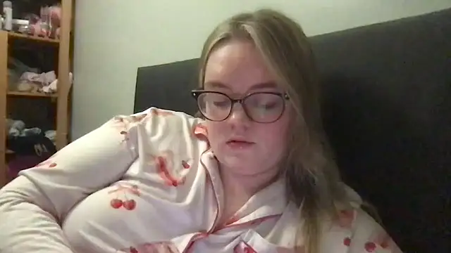 honeyyy24 online show from February 19, 11:12 pm