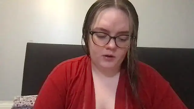 honeyyy24 online show from April 16, 8:42 pm