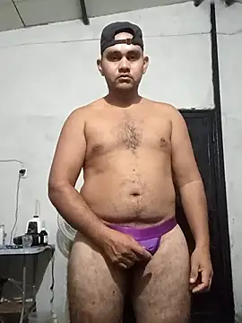 Snapshot of travieso2893 chatting on January 6, 4:27 am travieso2893 online show from January 6, 4:27 am