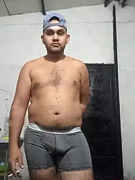 Snapshot of travieso2893 chatting on January 8, 3:20 am travieso2893 online show from January 8, 3:20 am