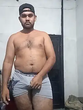 Snapshot of travieso2893 chatting on February 12, 3:12 am travieso2893 online show from February 12, 3:12 am