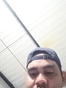 Snapshot of travieso2893 chatting on February 16, 3:24 am travieso2893 online show from February 16, 3:24 am