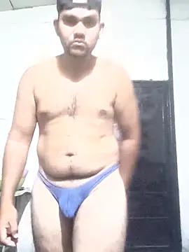 Snapshot of travieso2893 chatting on April 1, 3:29 am travieso2893 online show from April 1, 3:29 am