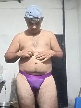 Snapshot of travieso2893 chatting on April 10, 3:01 am travieso2893 online show from April 10, 3:01 am