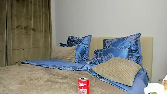 kirraa  online show from October 26, 4:46 pm