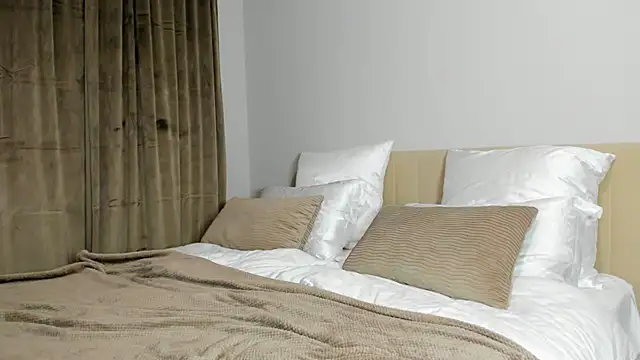 kirraa  online show from November 14, 9:57 pm