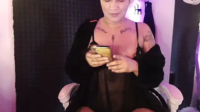 Snapshot of Jaylaloveofficial chatting on February 8, 10:29 am Jaylaloveofficial online show from February 8, 10:29 am