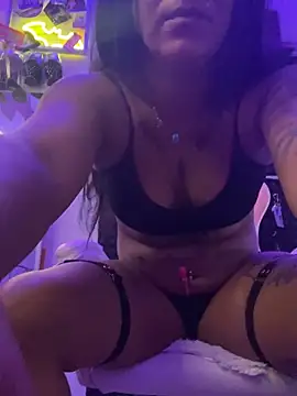 Snapshot of Jaylaloveofficial chatting on September 10, 8:36 am Jaylaloveofficial online show from September 10, 8:36 am