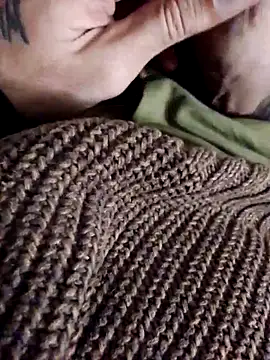 Snapshot of AndreiDts92 chatting on October 13, 8:42 pm AndreiDts92 online show from October 13, 8:42 pm