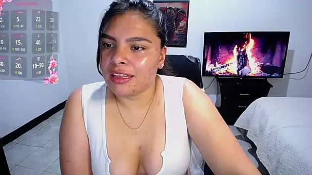 Snapshot of goddess_valXX chatting on January 2, 7:51 pm goddess valXX online show from January 2, 7:51 pm