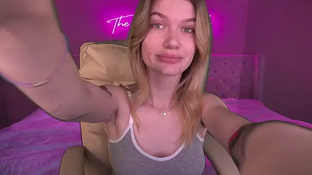 Snapshot of AnacondaOn chatting on February 5, 8:32 am AnacondaOn online show from February 5, 8:32 am