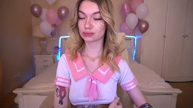 Snapshot of AnacondaOn chatting on February 13, 9:27 pm AnacondaOn online show from February 13, 9:27 pm