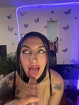 Lia-mitch online show from August 5, 6:55 pm