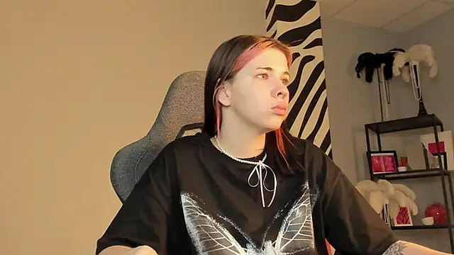 AliceSunday online show from December 19, 1:56 am