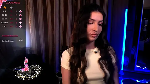 Snapshot of Laura_Bess chatting on May 30, 9:23 pm Laura Bess online show from May 30, 9:23 pm