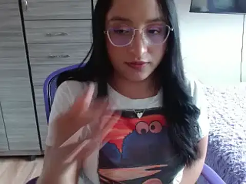 Snapshot of Nia-Cop chatting on January 2, 4:56 pm Nia-Cop online show from January 2, 4:56 pm