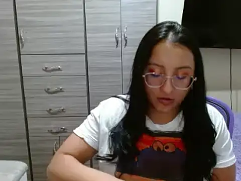 Snapshot of Nia-Cop chatting on January 2, 11:06 pm Nia-Cop online show from January 2, 11:06 pm