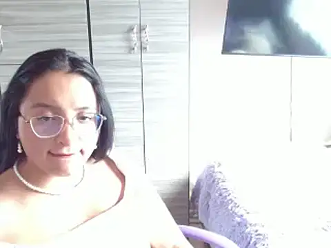 Snapshot of Nia-Cop chatting on January 9, 8:55 pm Nia-Cop online show from January 9, 8:55 pm