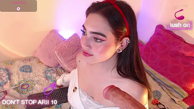 Snapshot of Arii_vega_ chatting on December 21, 12:31 am Arii vega  online show from December 21, 12:31 am